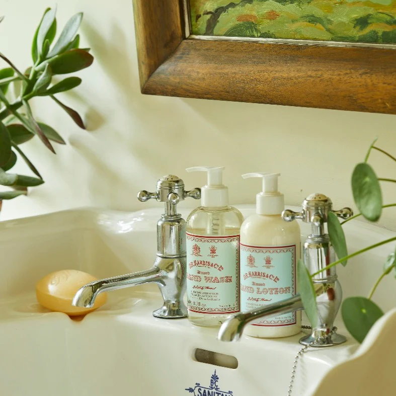 Almond Oil Hand Wash - D.R. Harris - Image 2