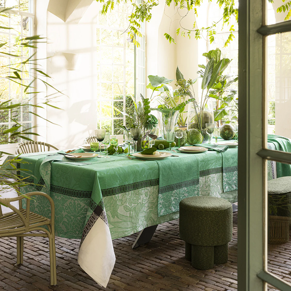 Escapade Tropicale Table Linenst - Image 2
