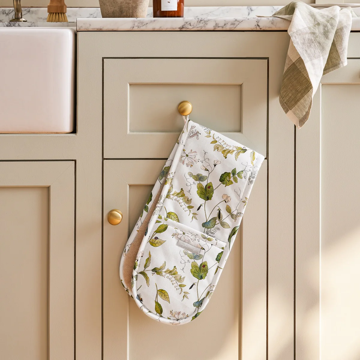 Sophie Allport Wild Floral Oven Gloves & Mitts - Image 3