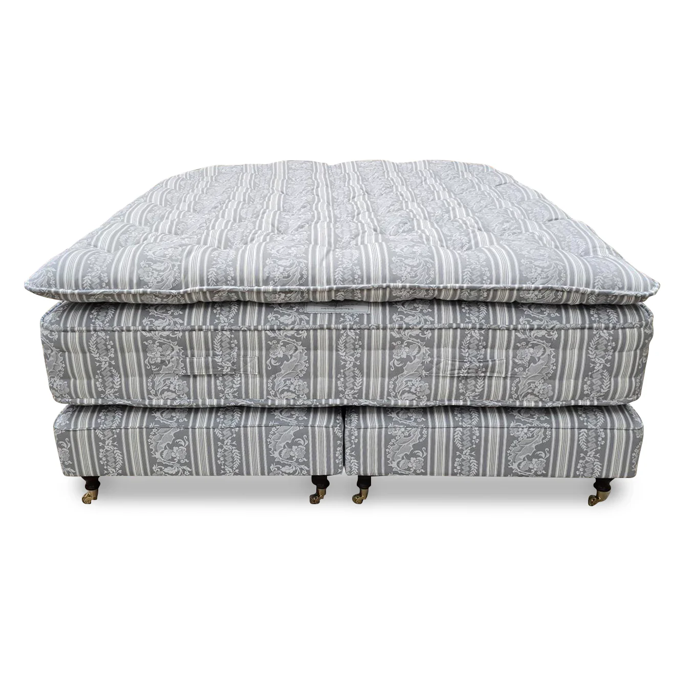 Woods Finest Handmade Bed with Topper - Image 2